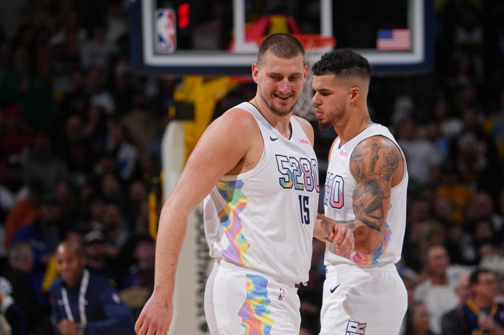 使得他在国 使得他在国