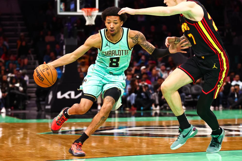 洛杉矶快船以131-116击败黄蜂，哈登55分刷新个人得分纪录，成为首位在两支球队保持得分纪录的球员。